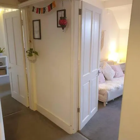Boutique Top Floor Apartment Central Windsor Exterior photo