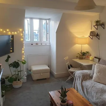 Boutique Top Floor Apartment Central Windsor Exterior photo