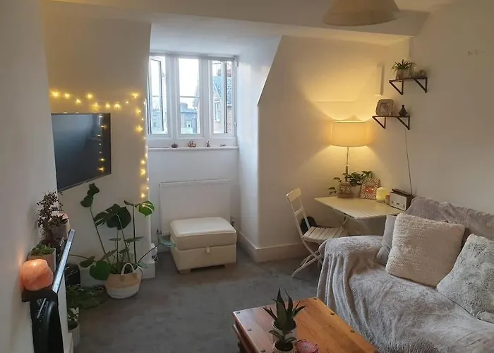 Boutique Top Floor Apartment Central Windsor